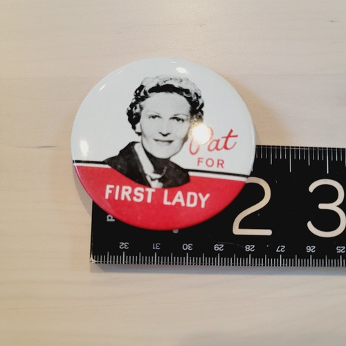 1960 Pat Nixon For First Lady 2" Pictorial Pin - Picture 3 of 4