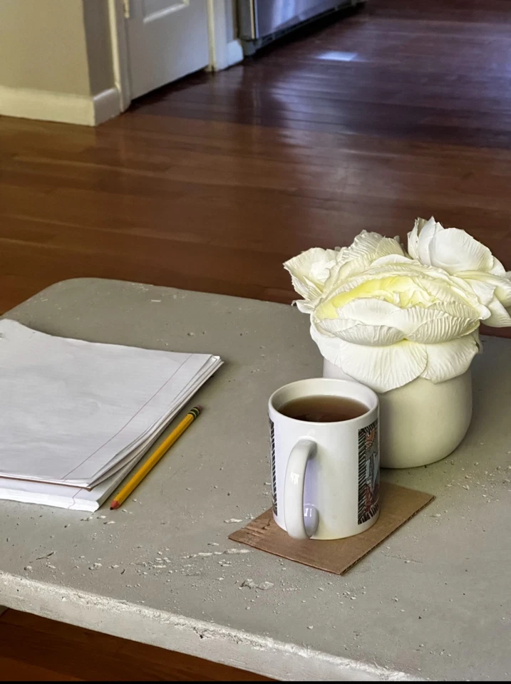 🪵 Mesa de centro artesanal de hormigón y madera - Diseño artesanal único en su tipo Foto 2 de 4