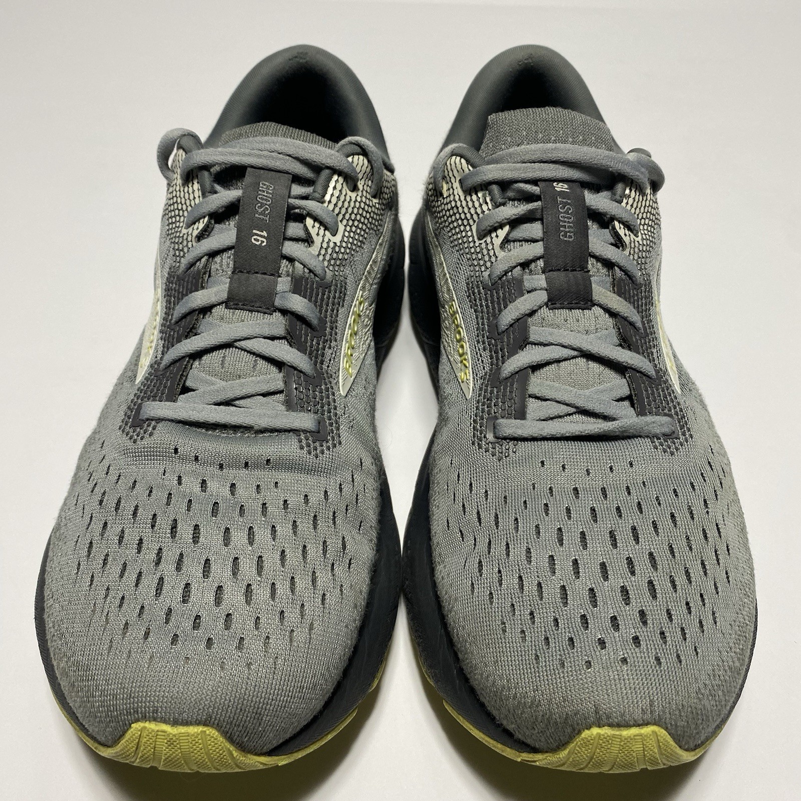 Brooks Ghost 16 Mens Size 10.5 Gray Black Yellow Athletic Running Shoes Sneakers thumbnail 3