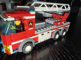LEGO City~FiIRE STATION #60004~100% COMPLETE w/ Manuals