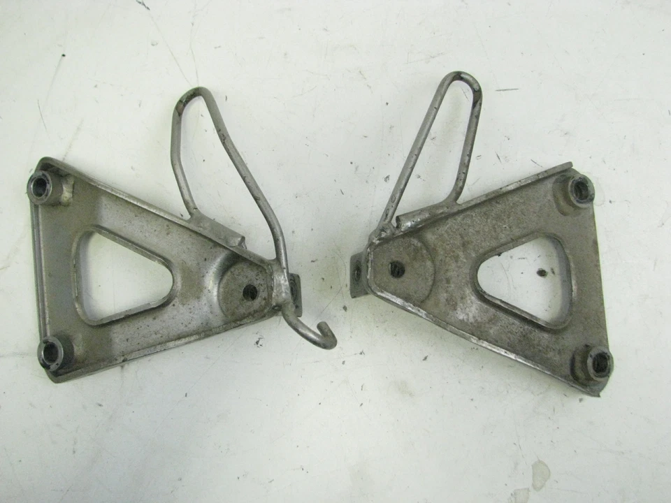 08-18 Kawasaki Klr650 E OEM Juego de pinzas de pie de pasajero trasero 34003-0054-458 Foto 4 de 4