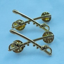 Pair US Army Cavalry Hat Lapel Insignia Badges Pin Two Crossed Sabers Insignia
