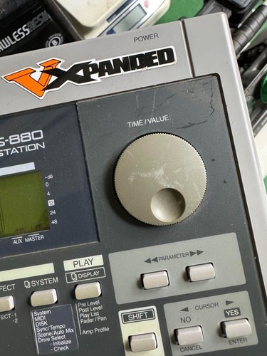 JUNK V-XPANDED ROLAND VS-880 8TRACK RECORDER - Picture 3 of 6
