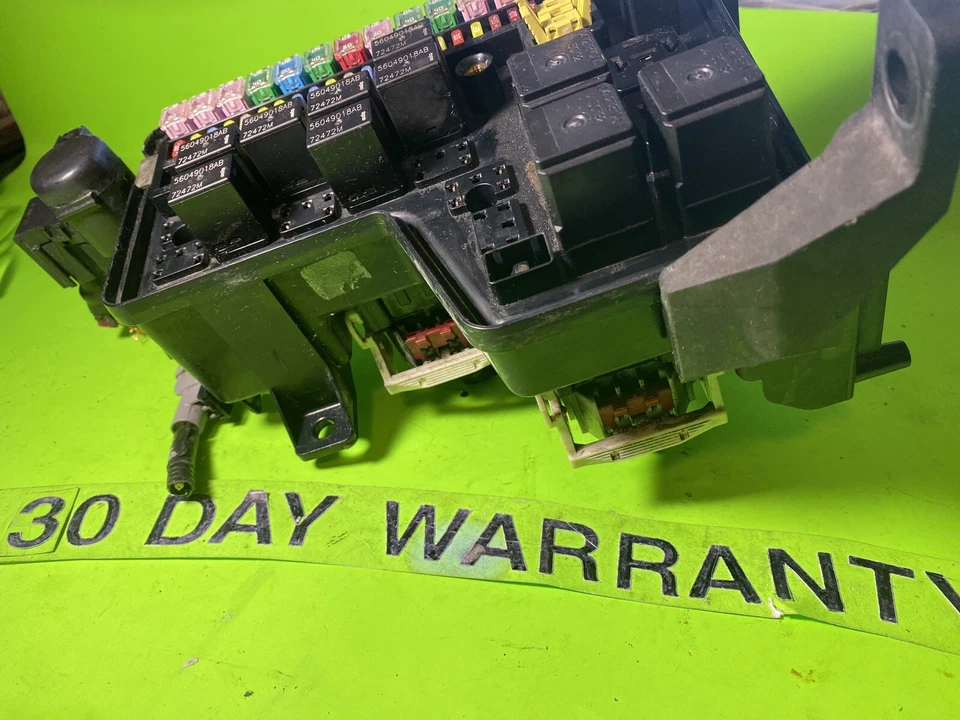 RAM 1500 2500 3500 2002-2005 RELÉ DE CAJA DE FUSIBLES DE ALIMENTACIÓN INTEGRADA 56051039AD Foto 4 de 4