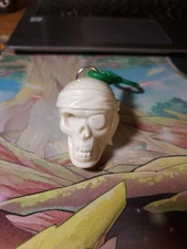 Disney Pirates Of The Caribbean  Mfg. For Kellogg's Skull Clip Ring Hangtag