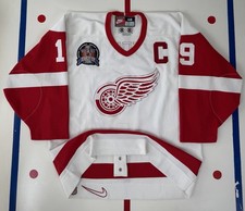 Steve Yzerman Cards, Rookie Cards and Autograph Memorabilia Guide 22