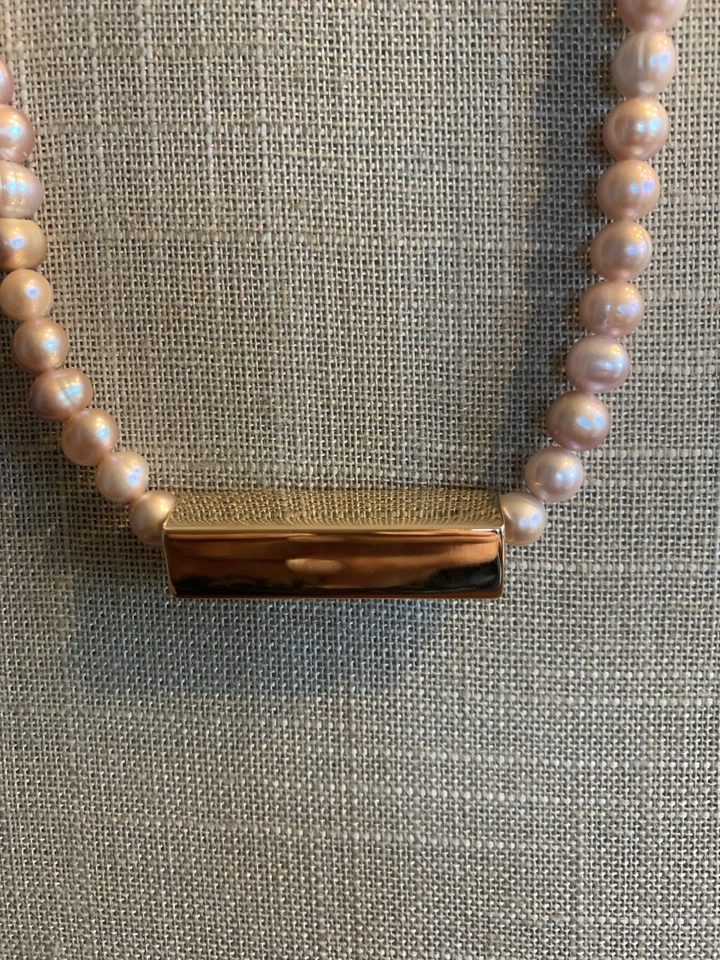 Collar Park Lane ROSALIE de perlas rosas con barra de oro extraíble sofisticado Foto 2 de 4