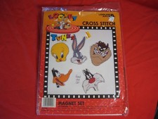 LOONEY TUNES CROSS STITCH MAGNET SET 51002