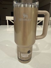 Stanley x e.l.f. Vaso apagador FlowState 40 oz Honey Talks brillo NUEVO