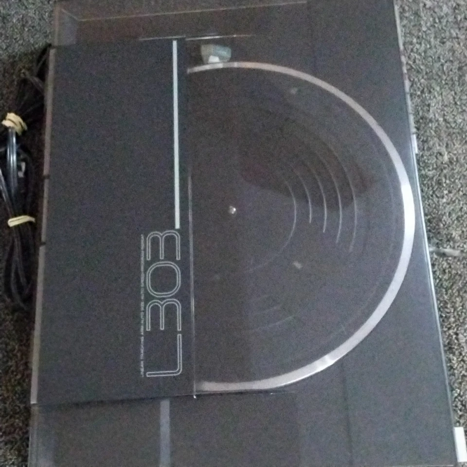 Vintage Hitachi HT-L303 Direct Drive Linear Tracking Auto Turntable 1983 Japan - Image 2 of 4