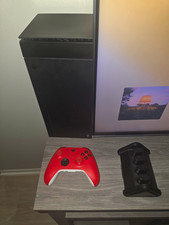 Imagen de Xbox Series X 1TB Bundle + Red Controller + 4 Rechargeable Batteries & Charging