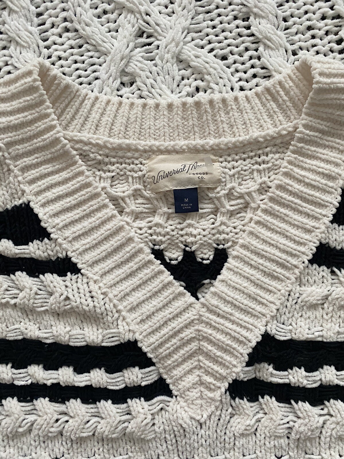 Universal threads medium sweater black white cozy… - image 4