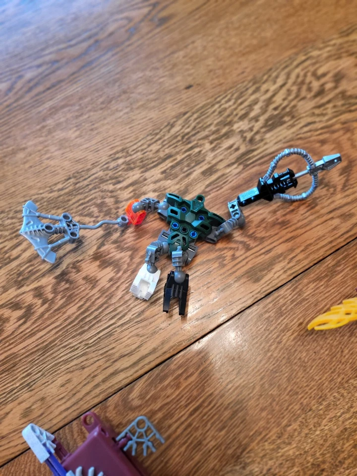 Zoids and K NEX OVER 300 PEÇAS PLUS TWO PHAMPLETS - Imagem 4 de 4