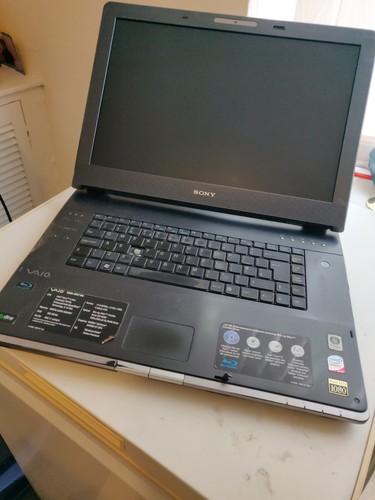 Sony Vaio VGN-AR71M Intel Core duo 17 inch gaming laptop  - Picture 2 of 12