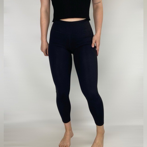 VUORI High Waisted 7/8 Legging with Zip Pocket for Workout Running Yoga in Black