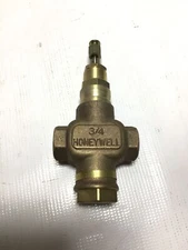 Honeywell V5011N1057 2-way Direct Acting Threaded Globe Valve 3/4"