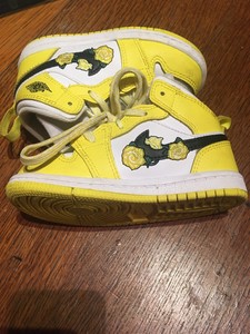 air jordan 1 mid se yellow rose
