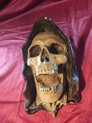 Memento Mori Kopf Totenschädel Gips alt (K119)