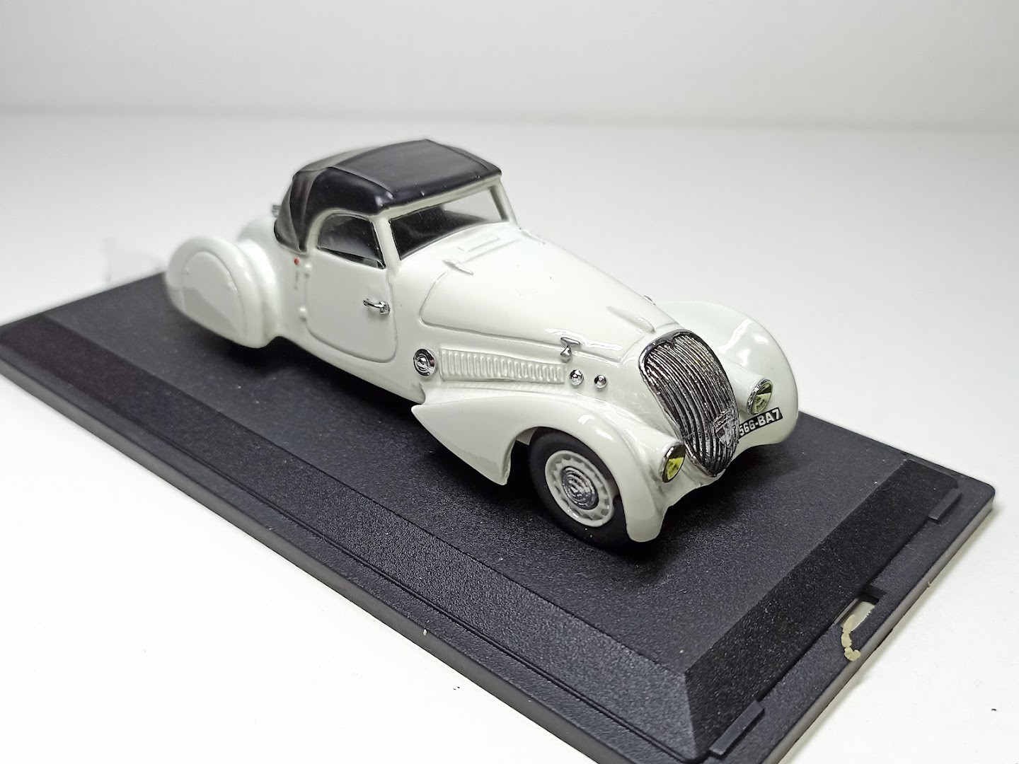 Peugeot 402 Darl'Mat Roadster 1937 la légende de la carrosserie française en 1:43