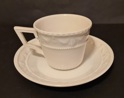 1 Mokkatasse mit Untertasse KPM Berlin Kurland weiß, 2. Wahl