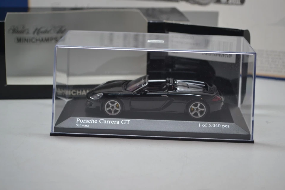 MINICHAMPS - 2001 PORSCHE CARRERA GT - 1/43 SCALE MODEL CAR 060230 - Image 4 of 4