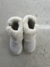 Sugar infant girls boots size 6 white shimmer with white fur new adorable