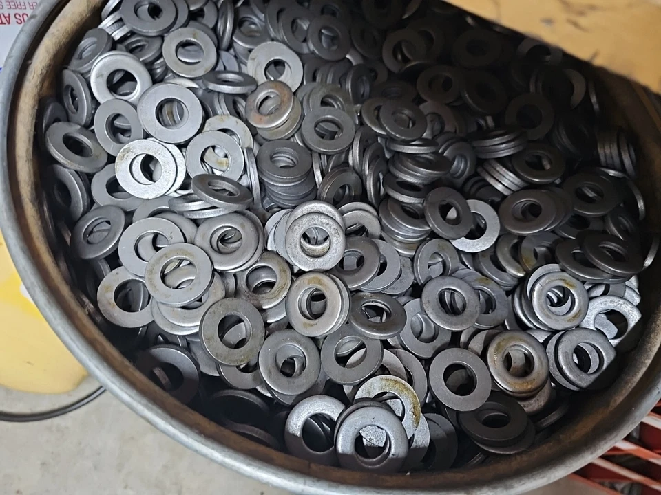 100 ARANDELAS GRUESAS PLANAS DE ACERO DE ALTA RESISTENCIA 1-5/16 ANCHO 9/16 AGUJERO CENTRAL 3/16 GRUESO Foto 2 de 4