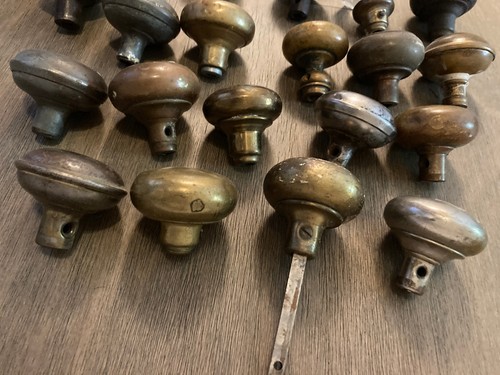 Lot of 18 Vintage Steel Door Knob Brass door knobs & Spindles Crafts Hobby - Picture 2 of 2