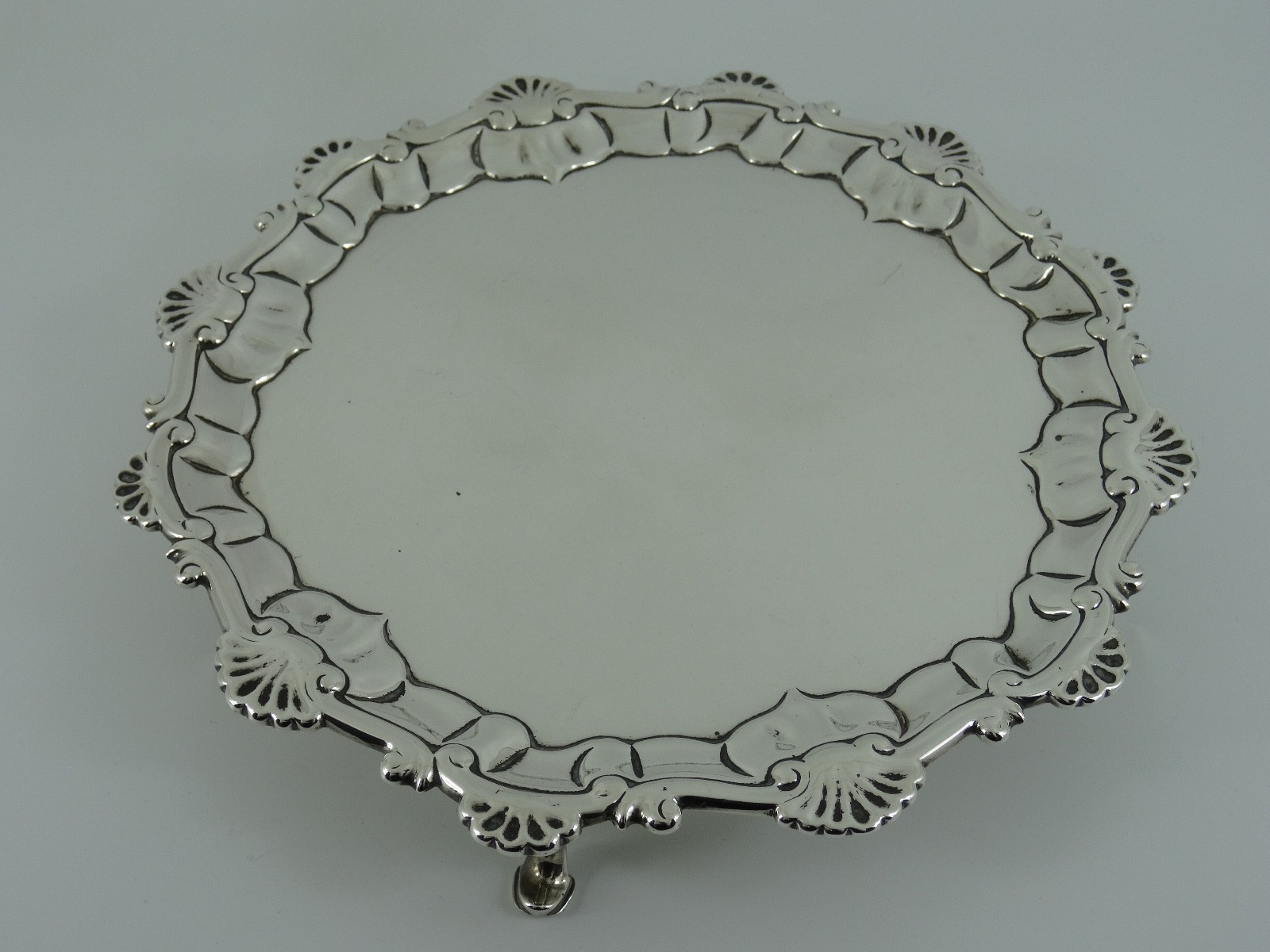 ELEGANT ENGLISH ANTIQUE GEORGE II SOLID STERLING SILVER SALVER LONDON 1757 290G