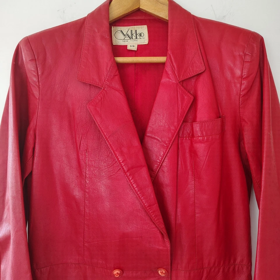 Gabardina vintage de cuero rojo Vakko para mujer talla 3/4 años 70 Dakota Johnson  Foto 2 de 4
