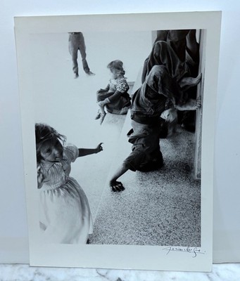FRENCH PHOTOGRAPHER LUCIEN CLERGUE - SIGNED GELATIN SILVER PRINT - ENFANT GITANS