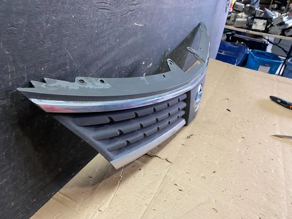 Nissan Versa 2007 2008 2009 sedán parrilla superior delantera OEM U0166 GD Foto 3 de 4