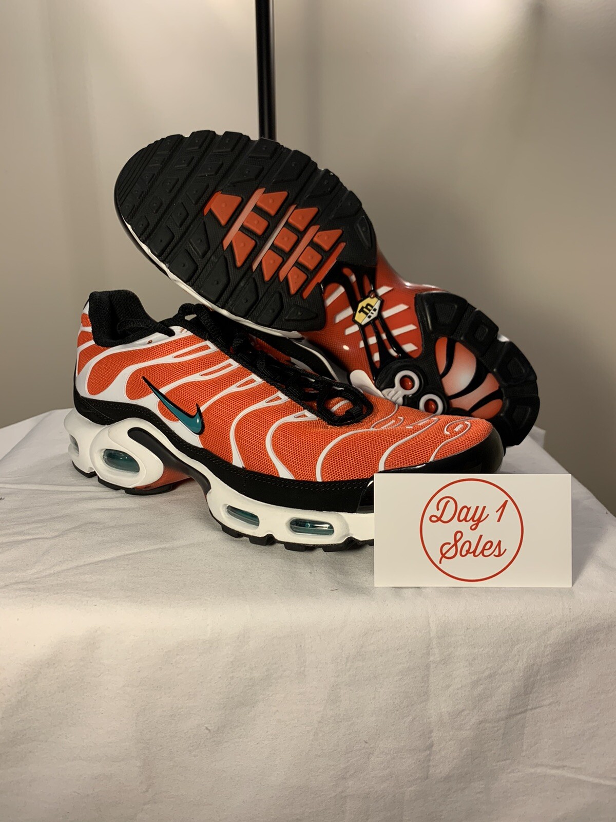 nike air max plus team orange