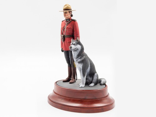 ICM 16008 Plastic model figures kit Scale 1:16 RCMP Female Officer with dog - Picture 8 of 10