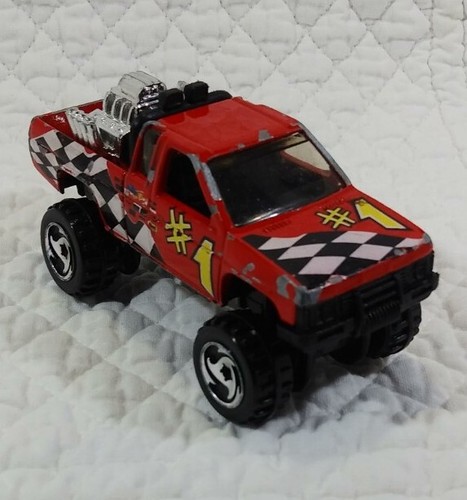 Hot Wheels #131 1991 Nissan Hardbody Lifted Pickup Truck (3" Long, 1 1/2" Tall) - Picture 10 of 13