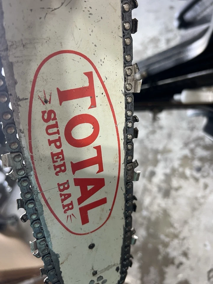 Vintage Homelite Super E-Z Automatic with Parts Book And Case. - Runs Well. - Image 3 of 4