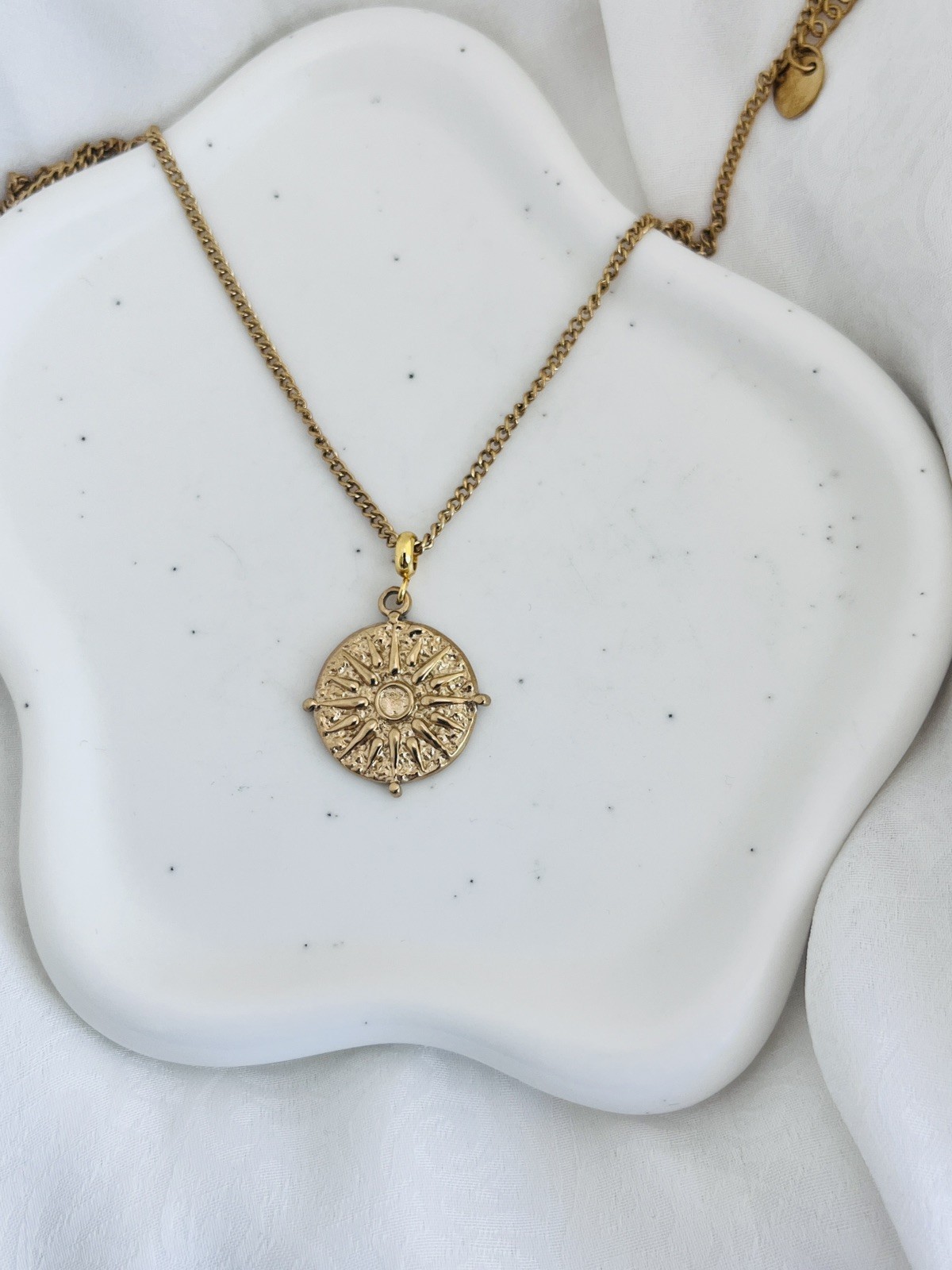 Collar Moneda Sol Cadena Cubana Oro 18K Moda Mujer Impermeable Joyería