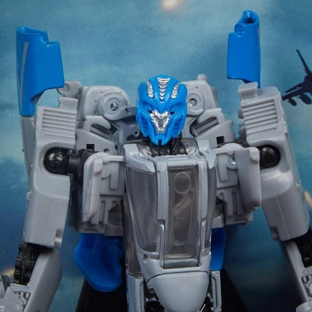 22 Dropkick Deluxe Class | Transformers Studio Series | Hasbro - Image 4 of 4