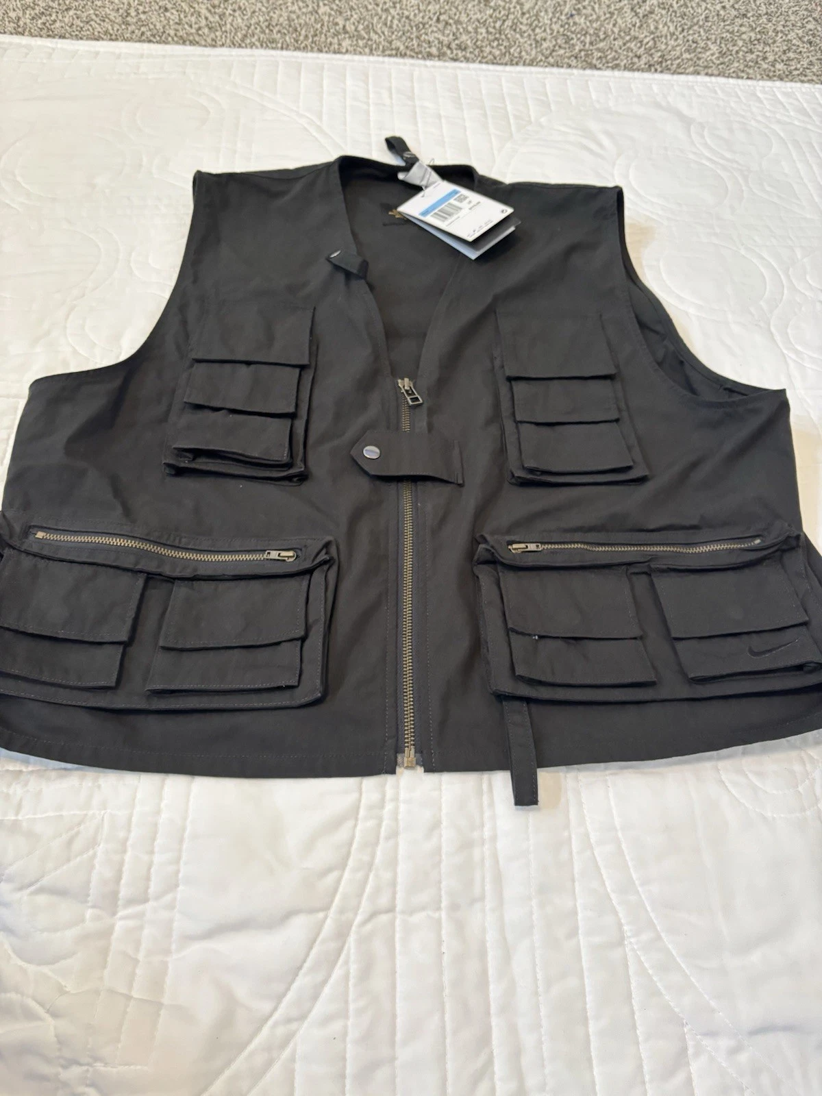 Nike Utility Cargo Vest Black Size Medium Mens- Multi Pocket- Tactical NWT $175