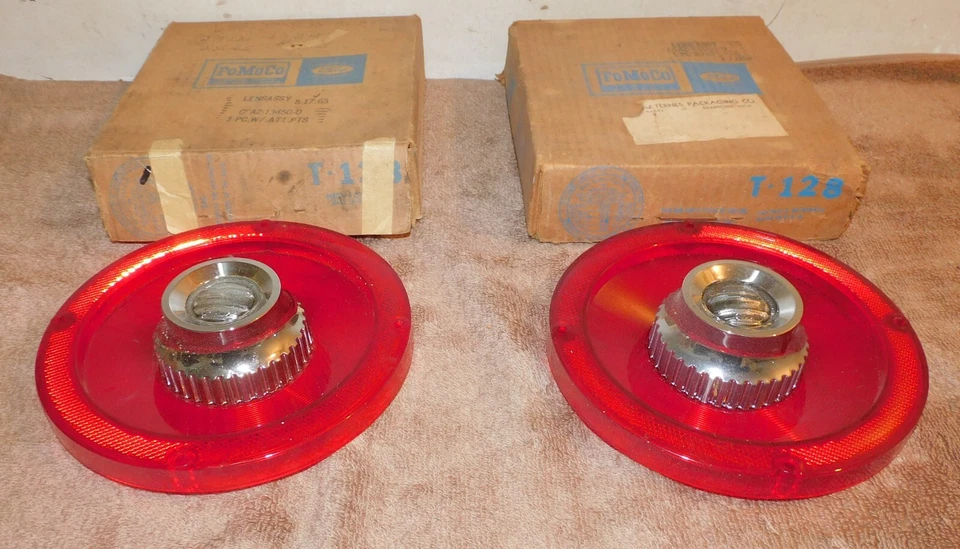 Ford Custom 500 1965 sedán NOS luz trasera lentes con respaldo - reversa Foto 2 de 4