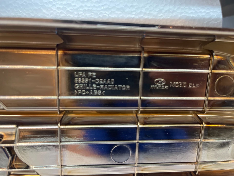 Conjunto de rejilla Hyundai Sonata 2018-2019 pieza de fabricante de equipos originales # 86351-C2aa0 Foto 3 de 4