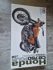 Vend Maquette Moto Tamiya 1/6 Honda 750 Four peinte en bleu Neuf mais Montée.