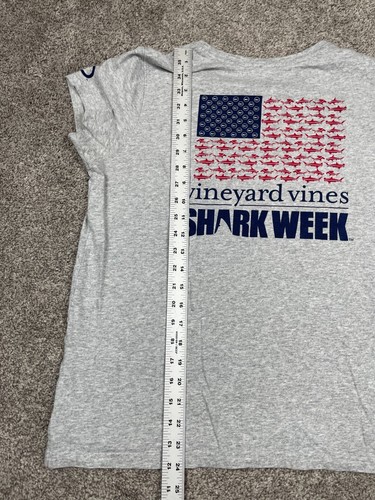 Vineyard Vines Shirt Womens Small Shark Week American Flag Pocket Tee Grey Basic - Picture 8 of 8