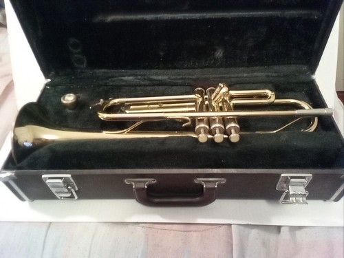 Yamaha YTR-2320 Bb Trumpet with Case And Mouthpiece *PRICE DROP 