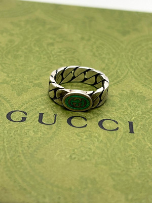 Gucci Interlocking G Gourmette Chain Ring with Green Enamel Accent - Size 13