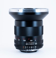 Obiettivo grandangolare ZEISS Distagon 21 mm f2.8 ZE.2 rosso T* per Nikon attacco F