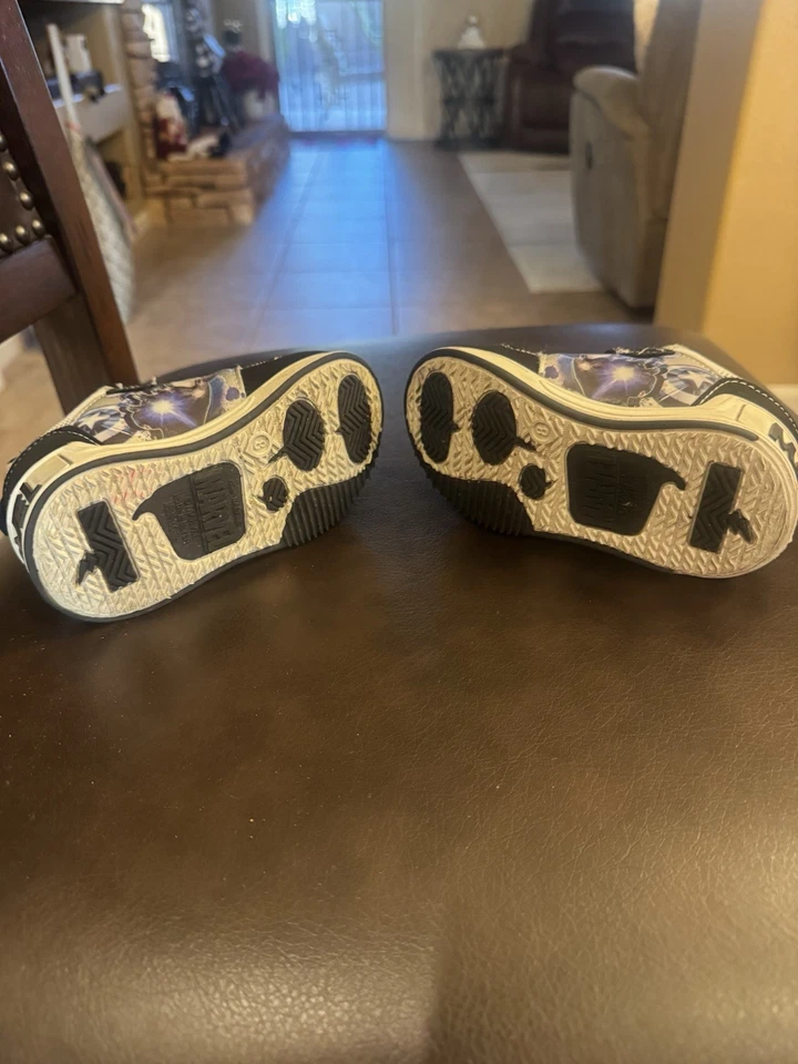 MARVEL AVENGERS IRON MAN Tenis Iluminados Zapatos Atléticos Para Niños Pequeños Talla 8 Usados en Excelente Condición Foto 4 de 4