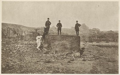 Photo:el Ala Ruins Stone Mortar Sheikh Saleh 1916 Arab Desert Men