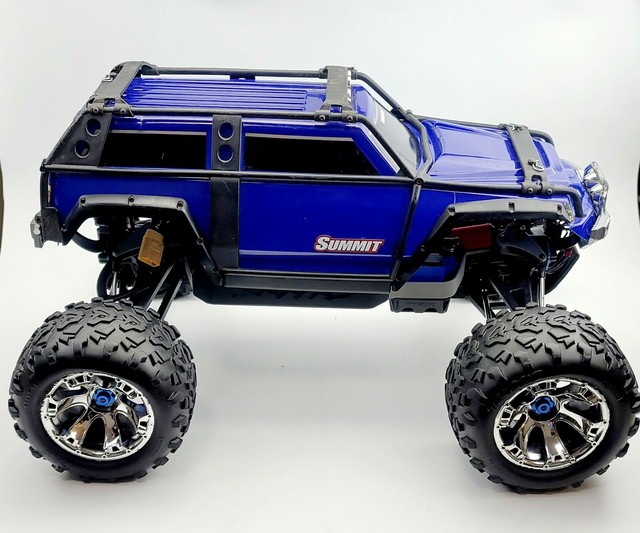 Traxxas Summit 5607 Radio Controlled 