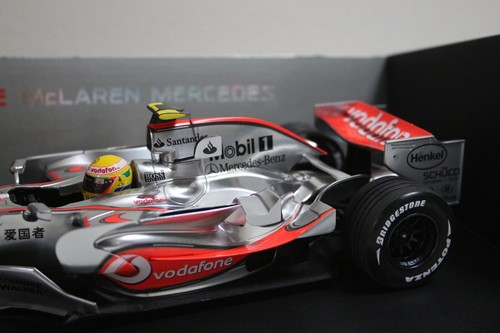 Minichamps 1/18 Vodafone Mclaren Mercedes MP4-22 2007 Lewis Hamilton Limited Box - Picture 10 of 13